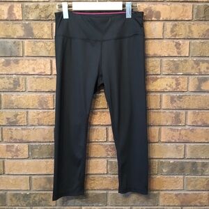 EUC Calvin Klein Performance Wick 3/4 length leggings Black